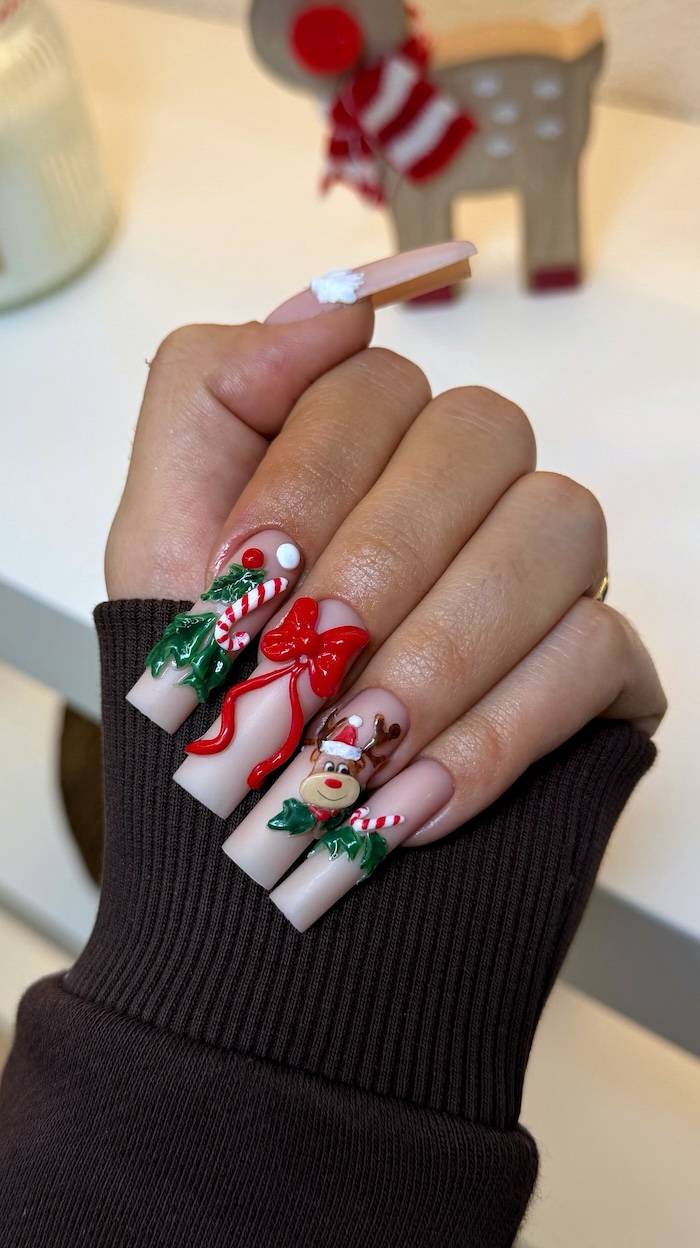35+ Cute Christmas Nails You'll Love