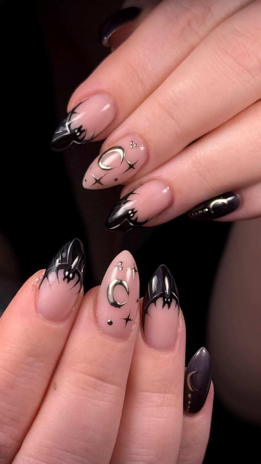 35+ Witchy Halloween Nails for a Magical October Look 🖤✨