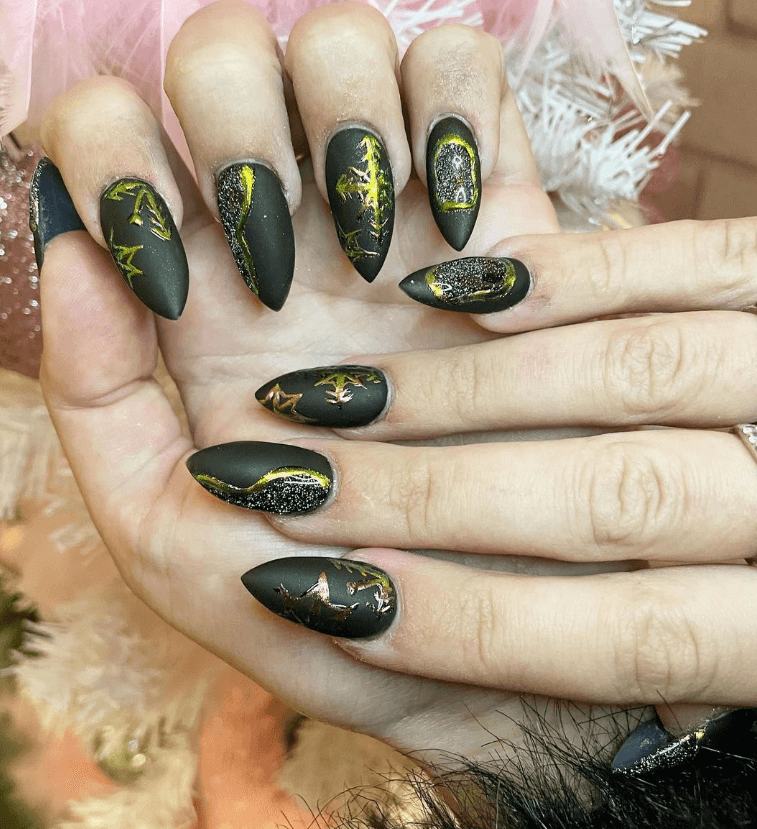 35+ Goth Christmas Nails You'll Love