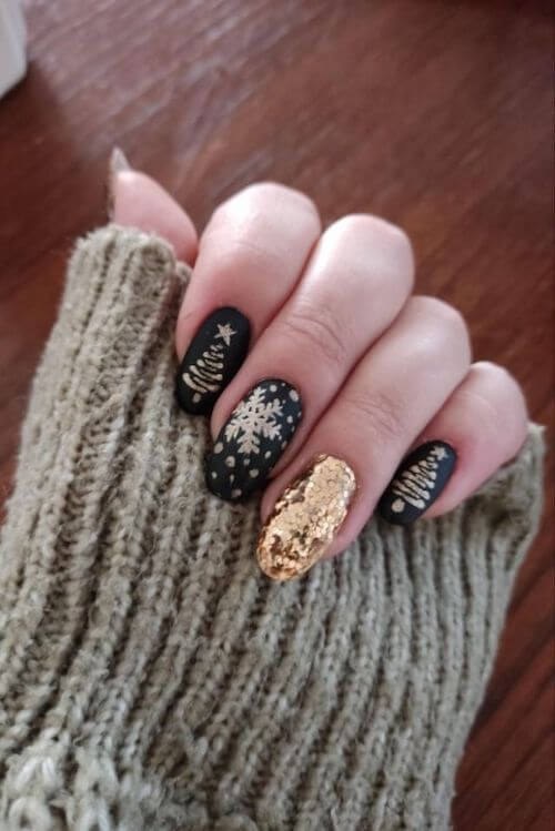Black Gold Tree Snowflake Nails