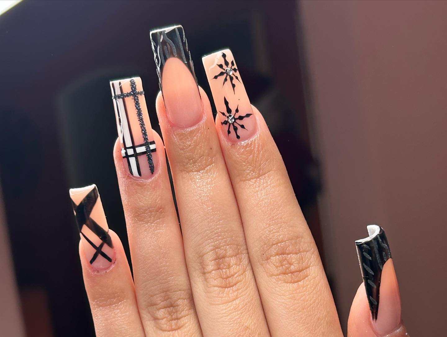 Black Plaid Snowflake Acrylic Nails
