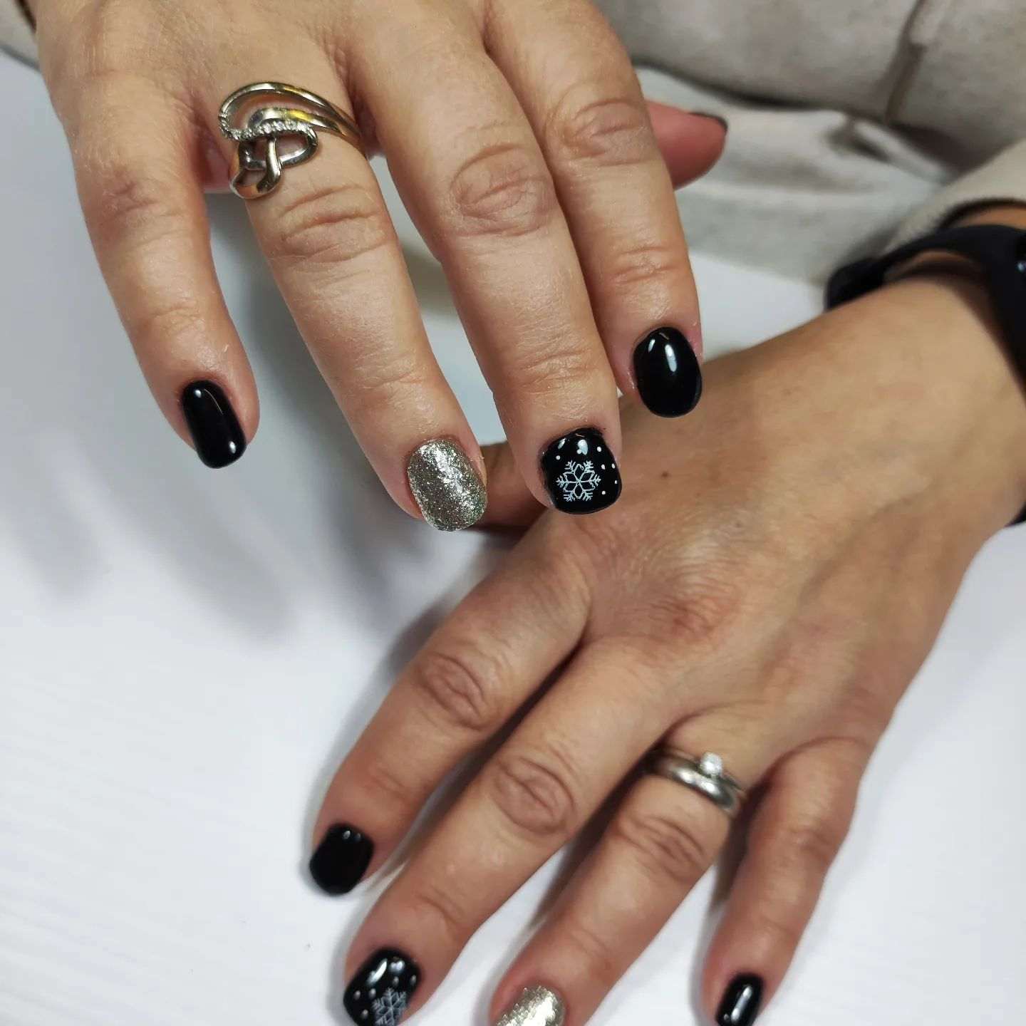 Black Snowflake Silver Glitter Nails