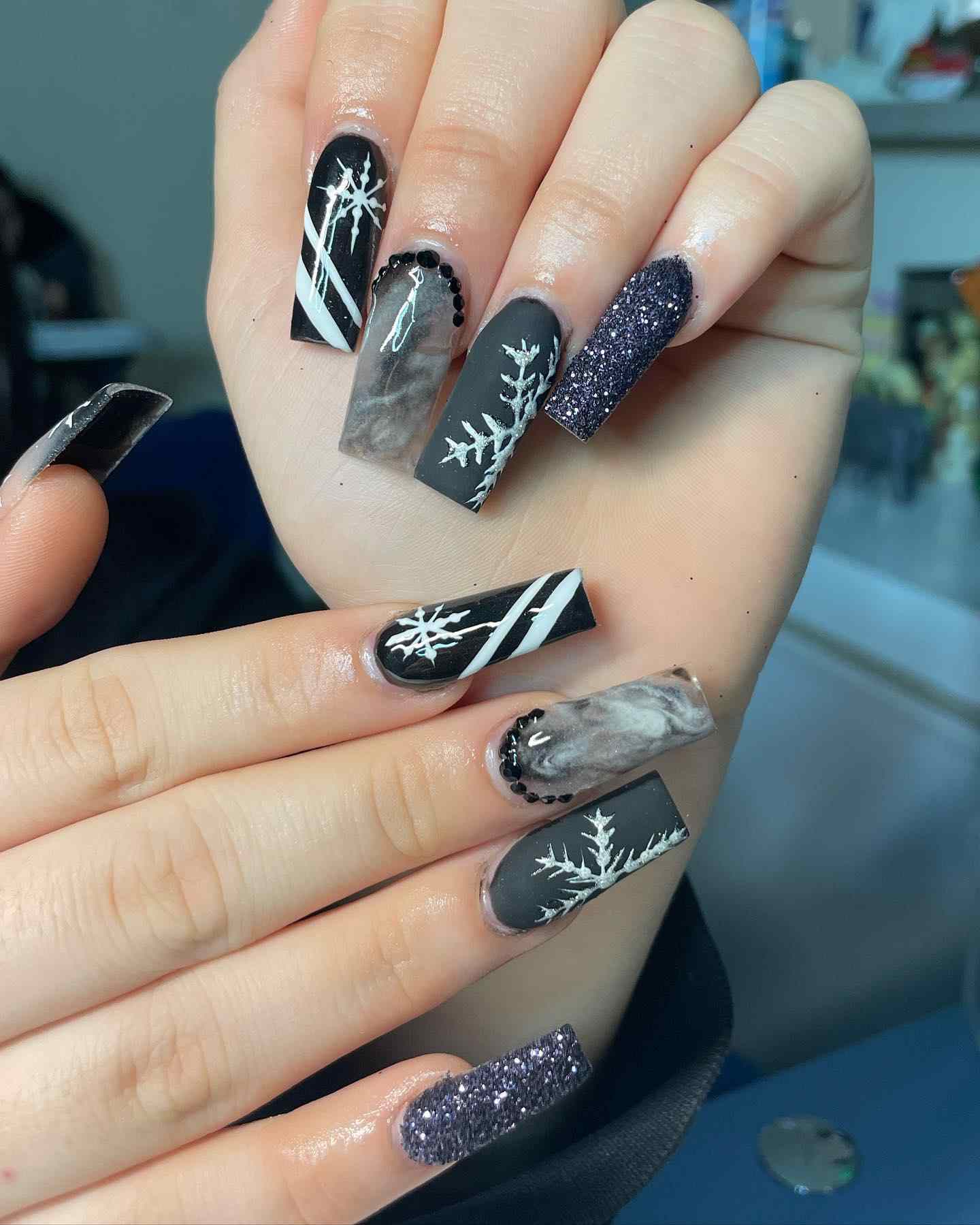 Black Snowflake Stripe Long Nails