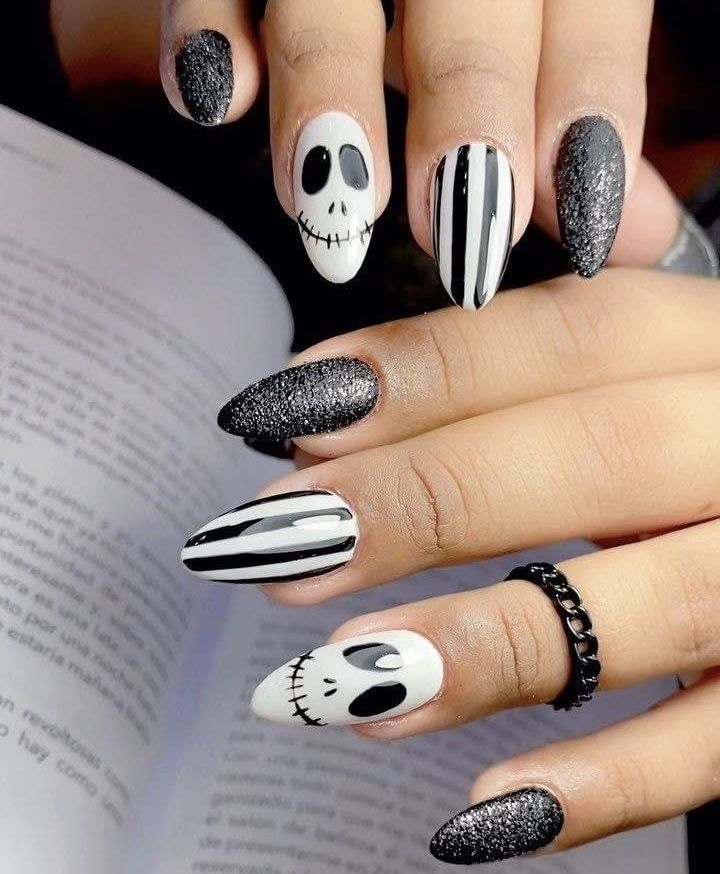 35+ Halloween Nails Ideas for a Spooky Manicure in 2026
