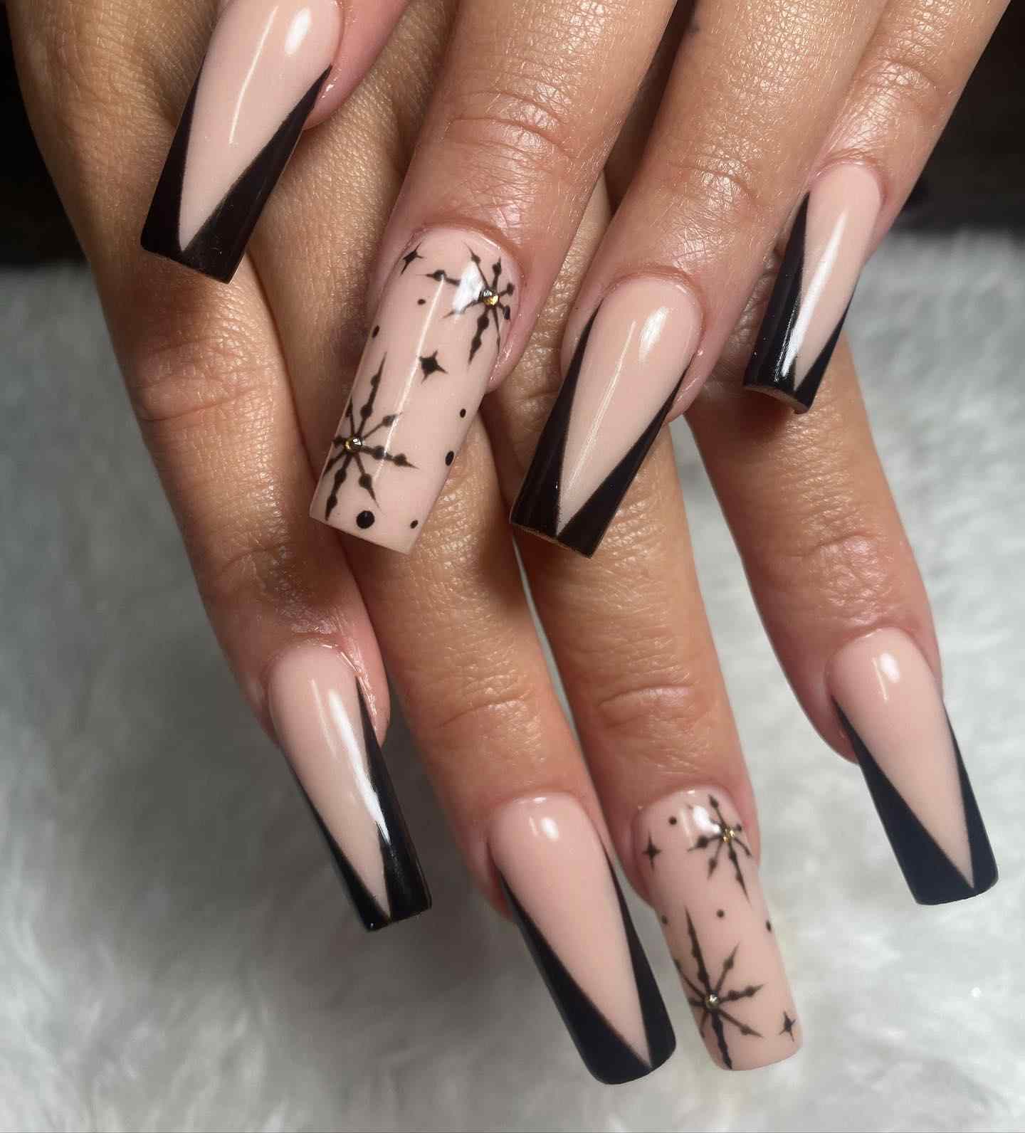Black V French Starburst Nails