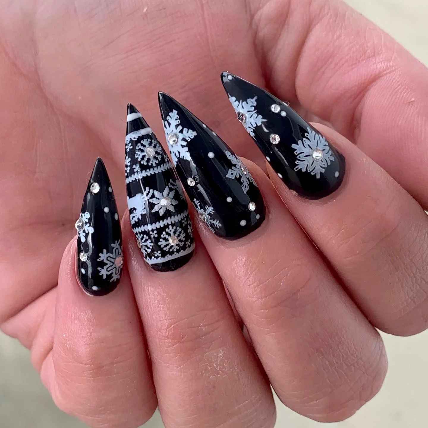 35+ Christmas Sweater Nails You'll Love