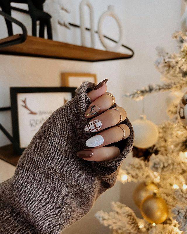 Brown Plaid Reindeer Almond Nails