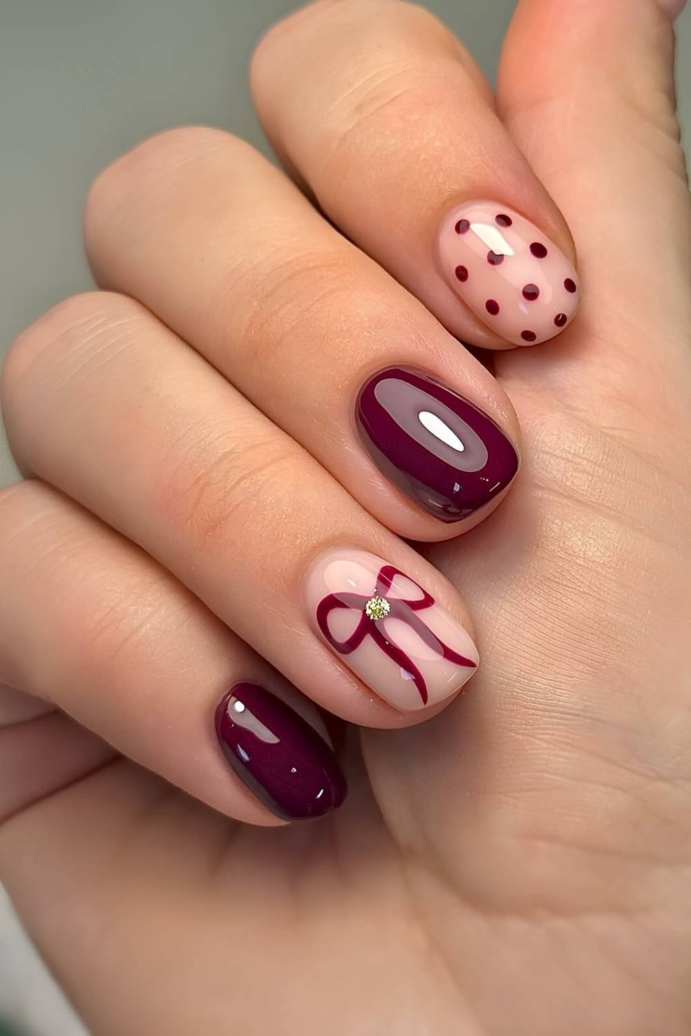 35+ Short Christmas Nails You'll Love This Season