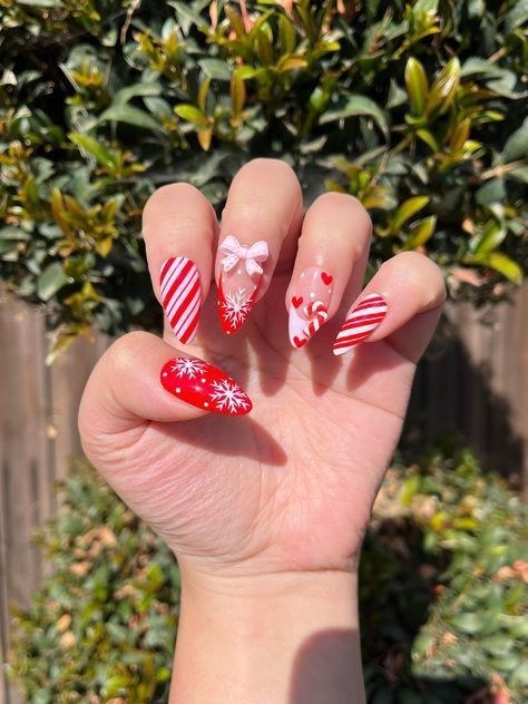 Candy Cane Bow Cute Nails