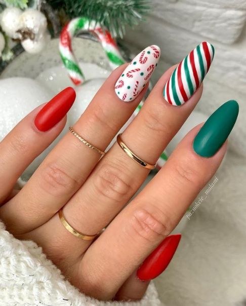 35+ Green Christmas Nail Designs You'll Love