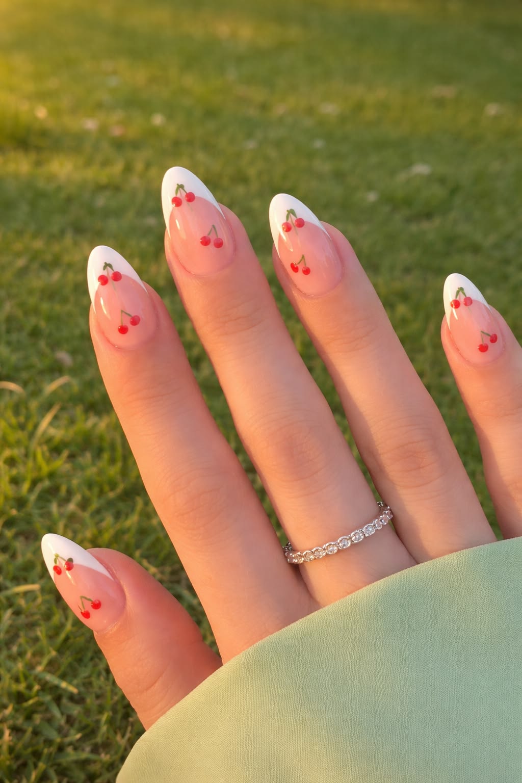 Cute French Tip Nails (1)