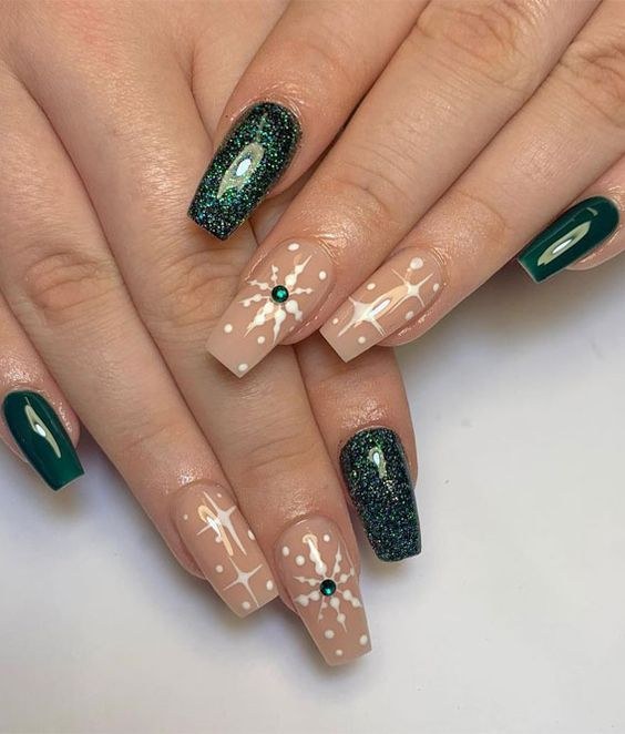 Dark Green Snowflake Starburst Nails