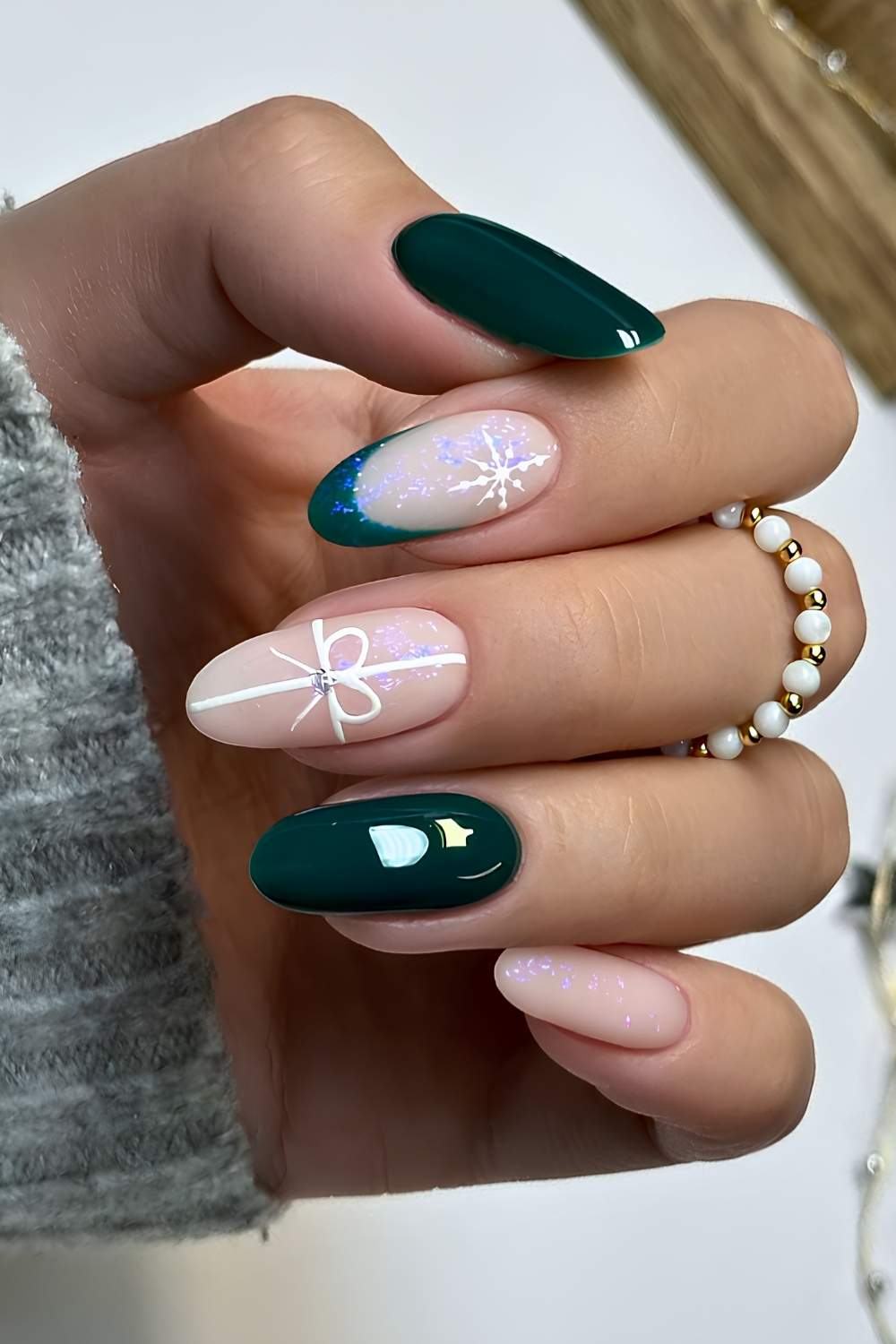 Deep Green Snowflake Bow Nails