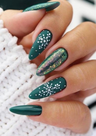 Emerald Snowflake Glitter Accent Nails