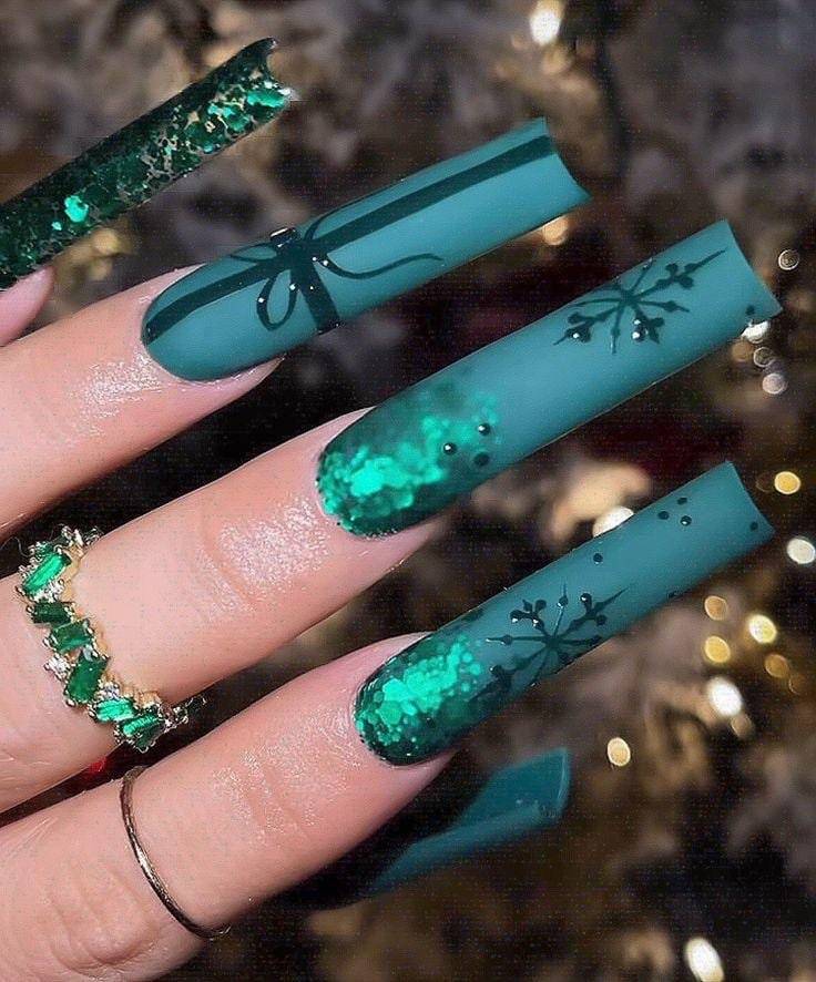 Emerald Sparkle Gift Long Christmas Nails