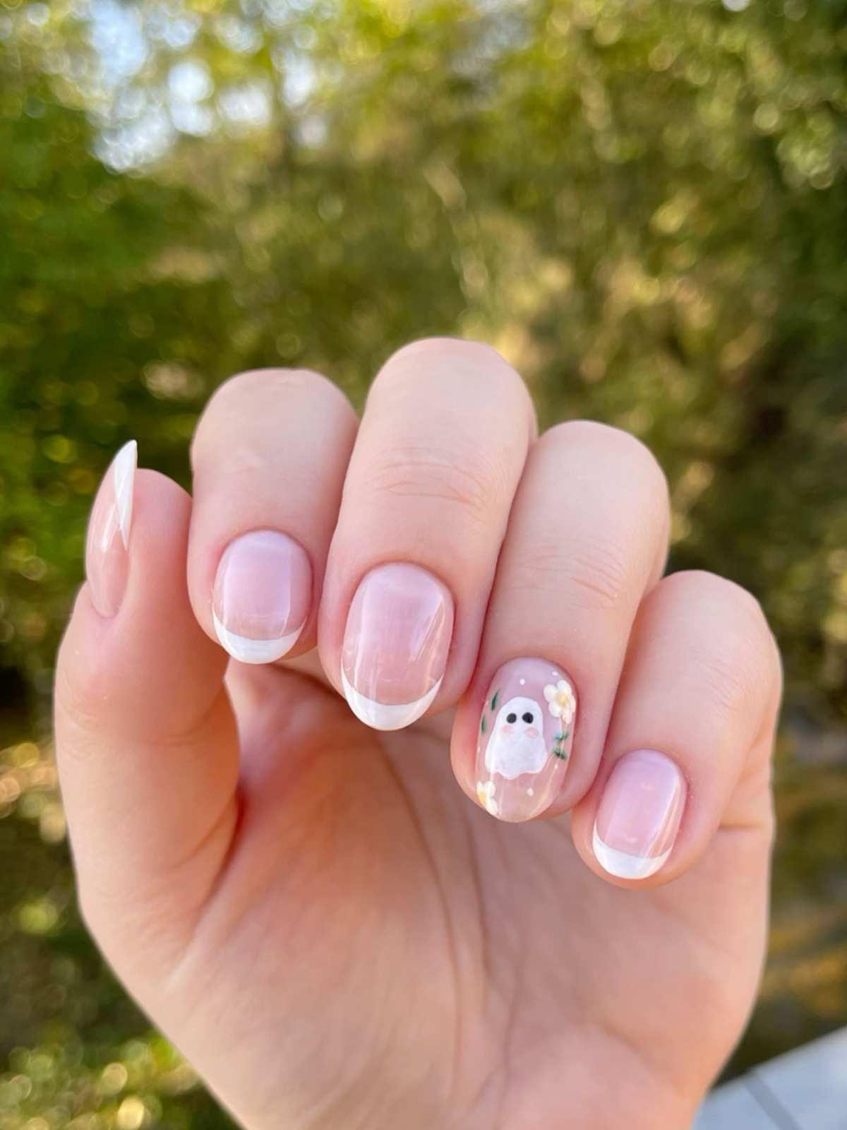 French Nails Spooky Ghost Halloween Ideas