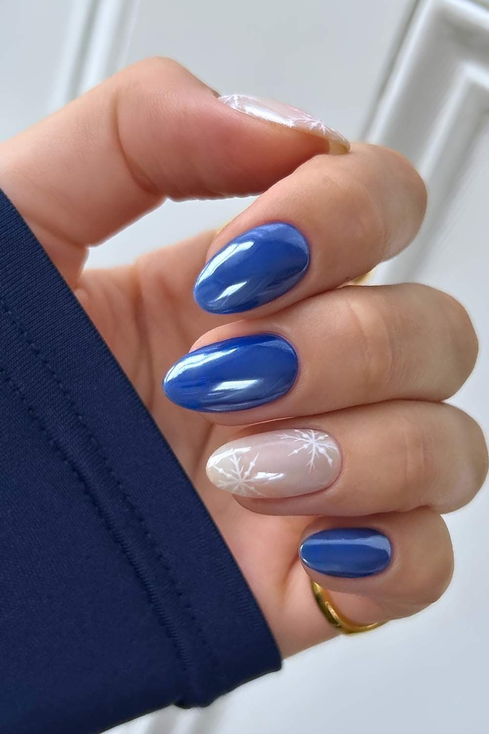 Glossy Blue Chrome Nails