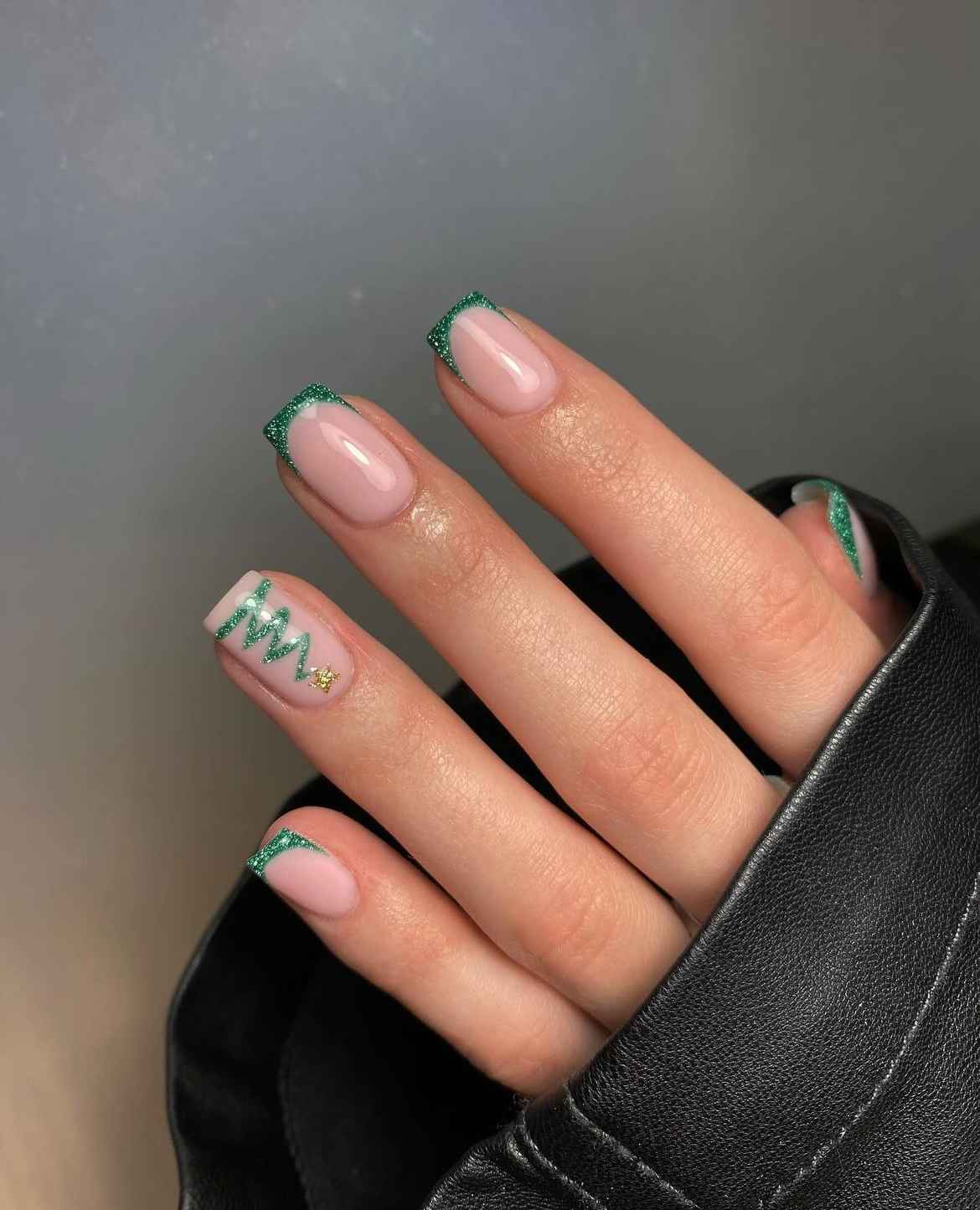 Green Glitter French Tree Short Nails