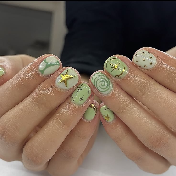 Green Swirl Star Nails
