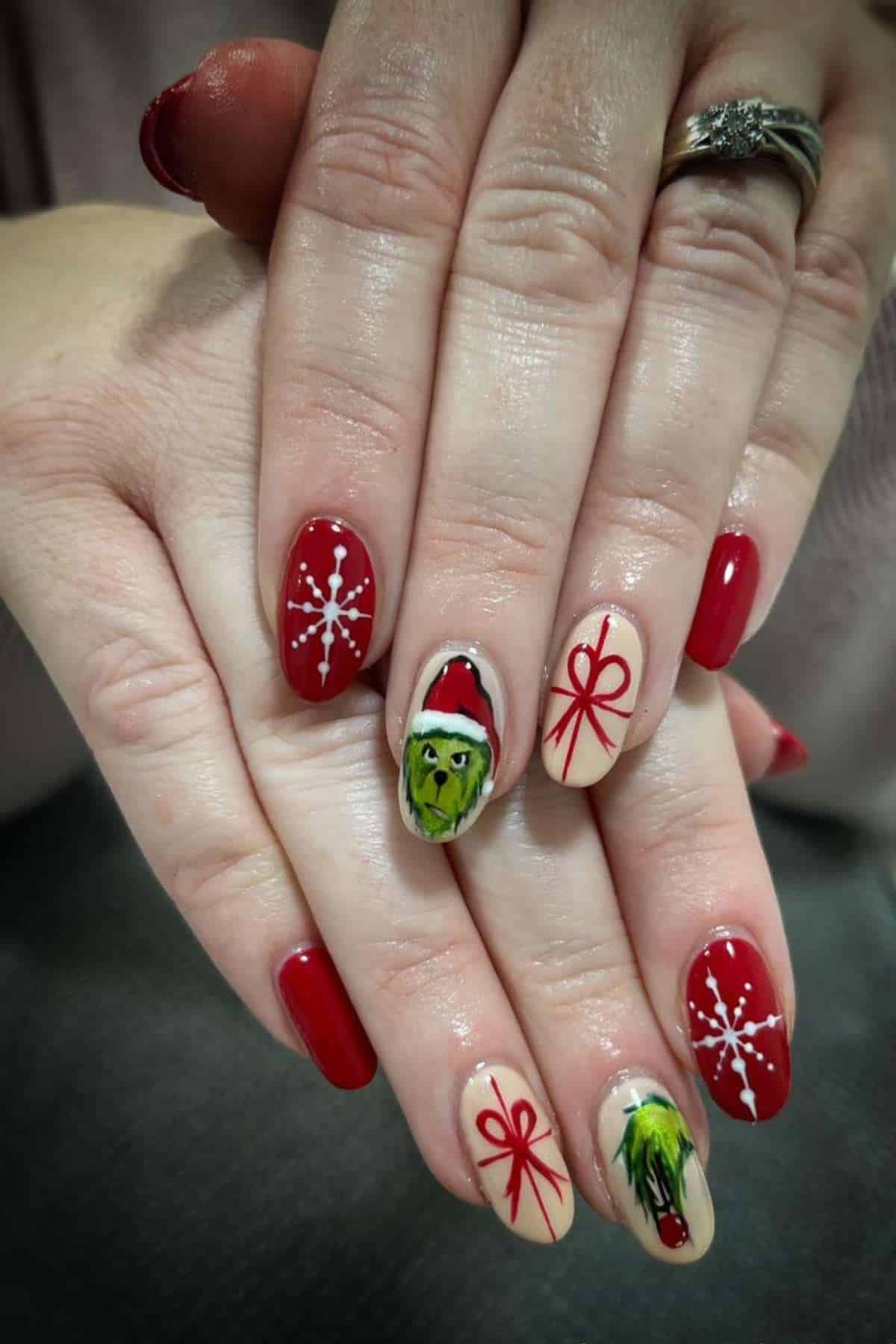 35+ Christmas Grinch Nails You'll Love