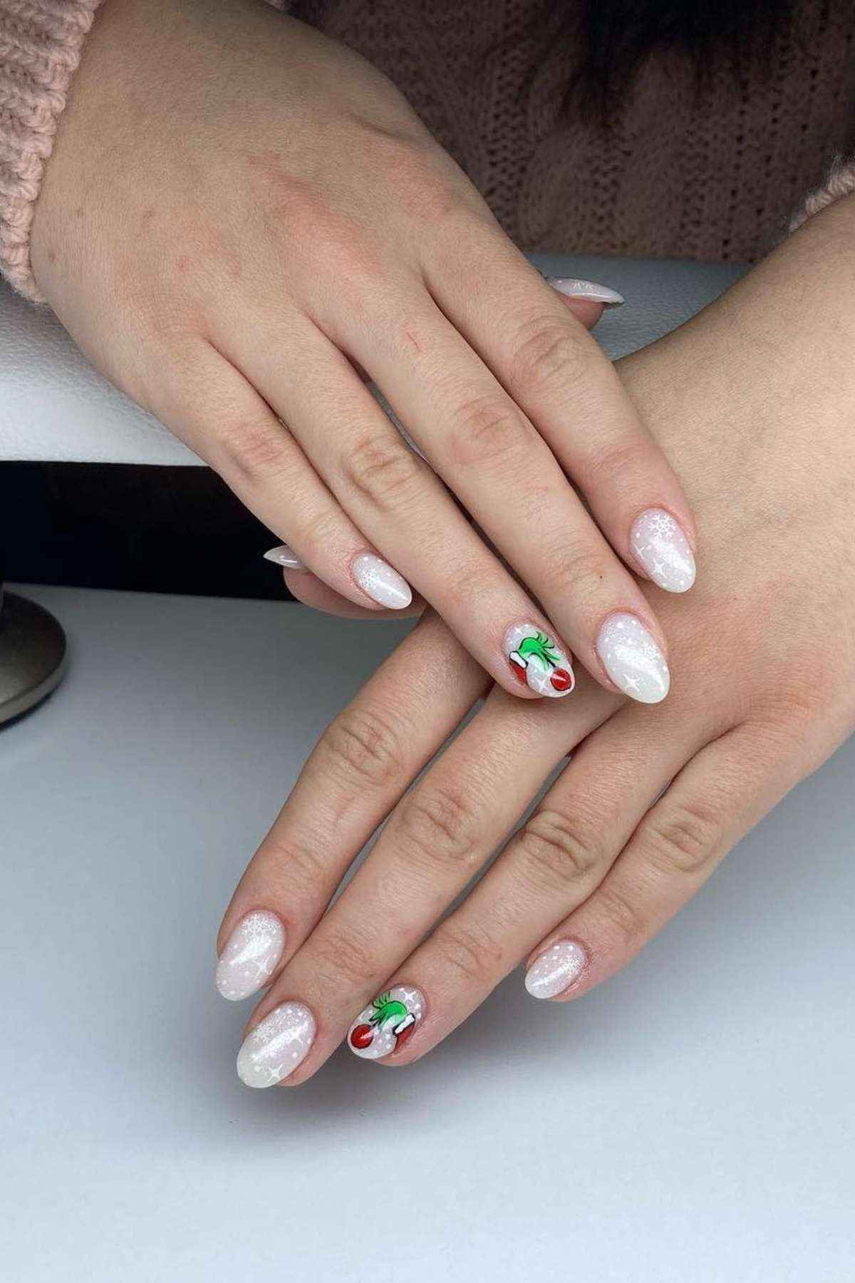 Grinch Finger White Glitter Nails