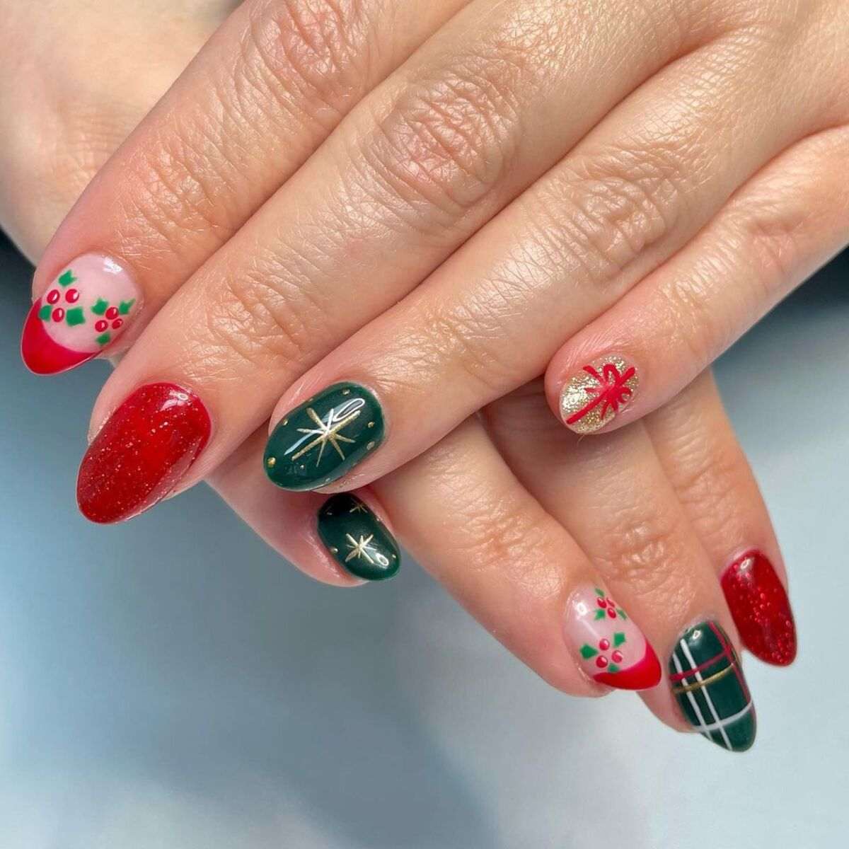 Holly Plaid Star Almond Nails