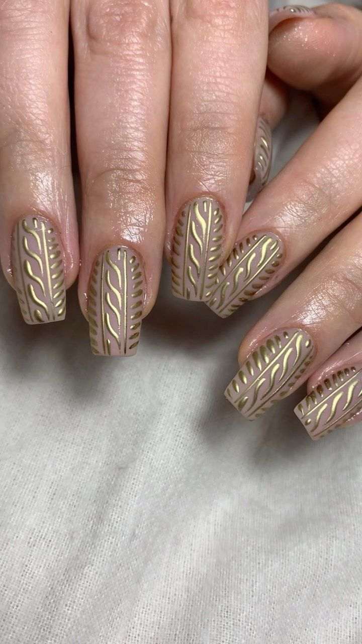 Matte Golden Pattern Nails