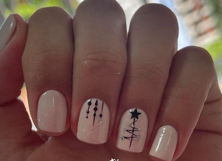 Minimal Line Tree Short Nails