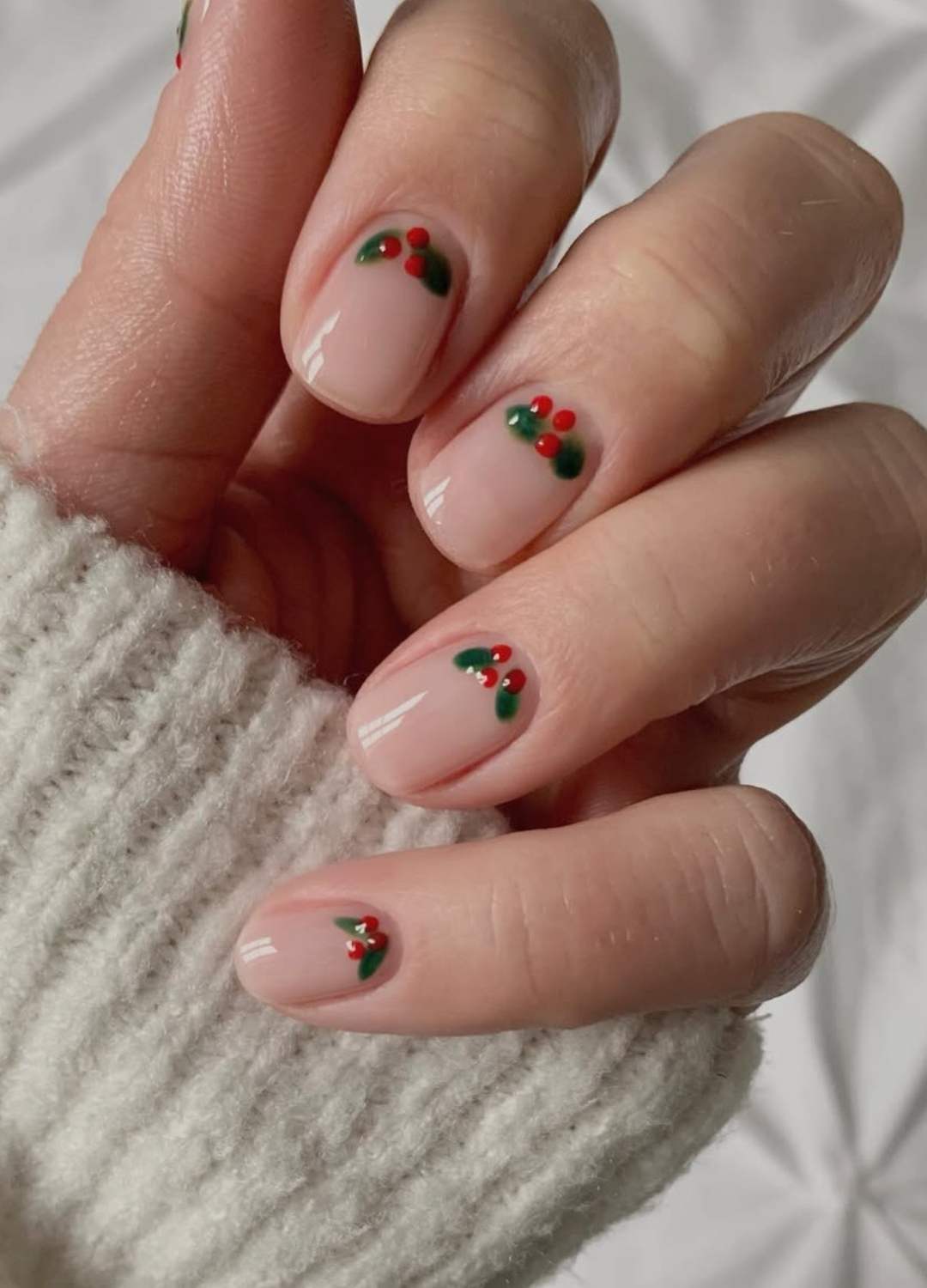 Mistletoe Accent Holiday Nails