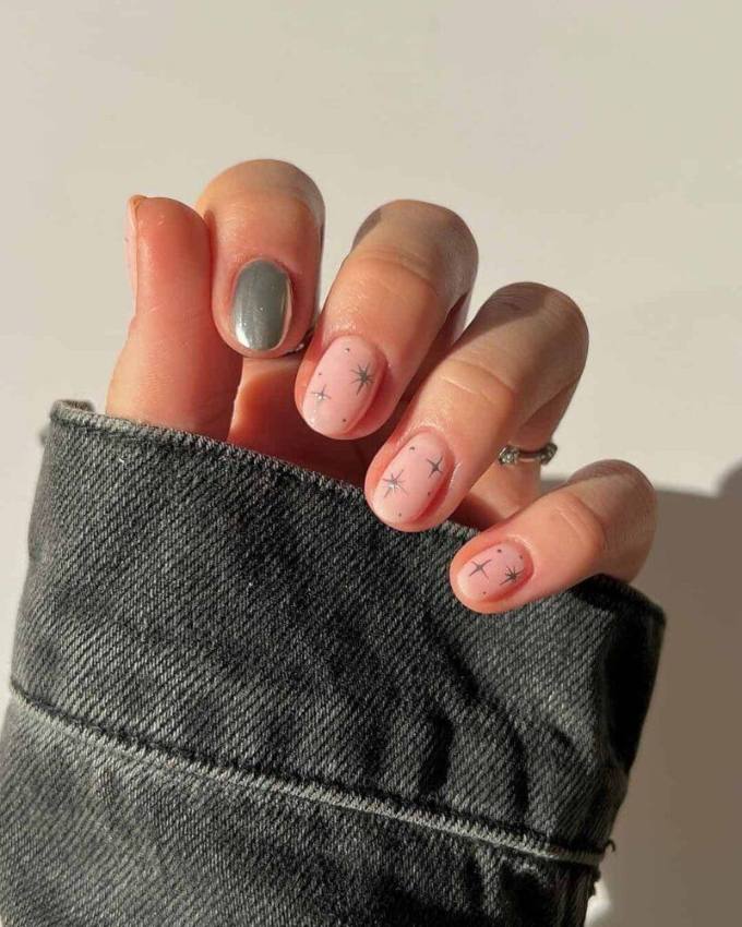 November Nails Silver Starburst Chrome