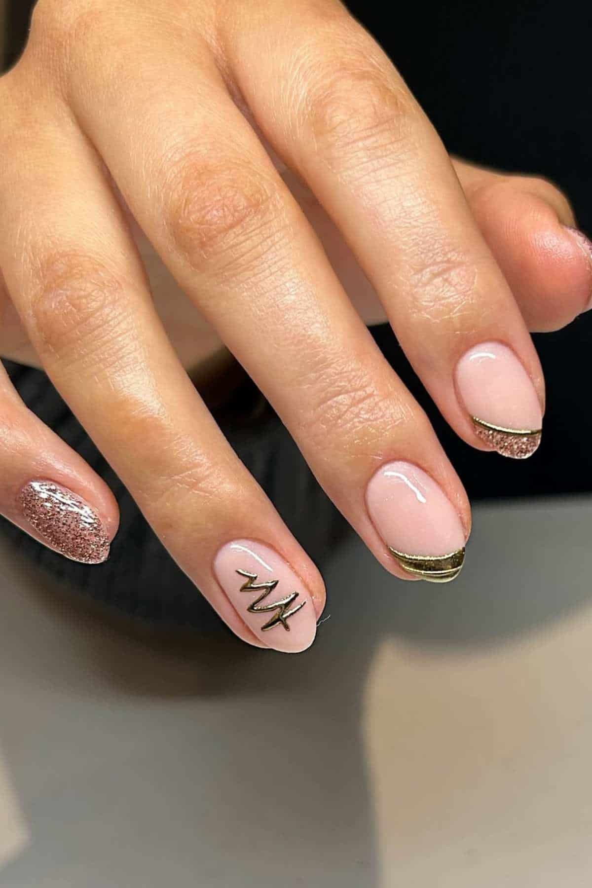 Nude Minimalist Gold Tree Nails