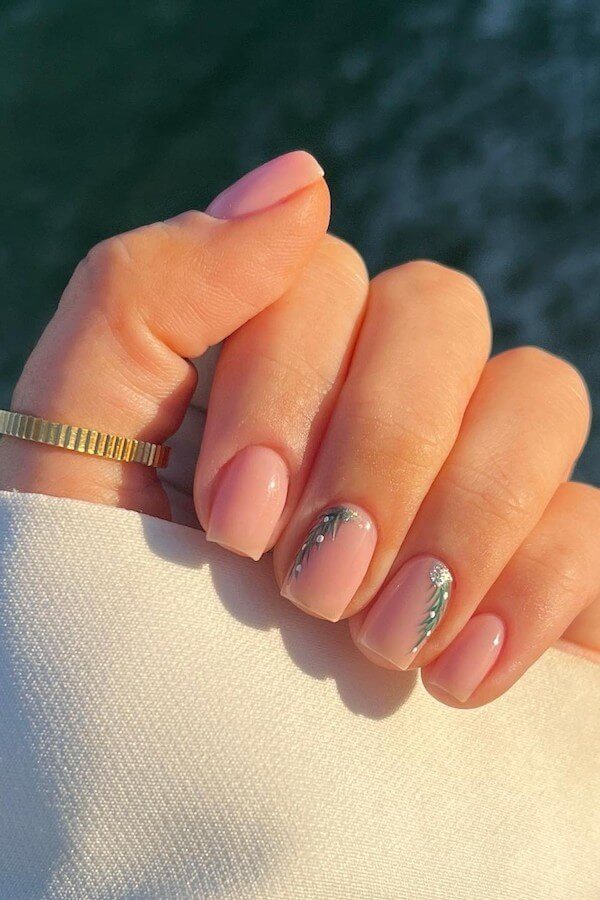 Nude Pine Branch Short Nails