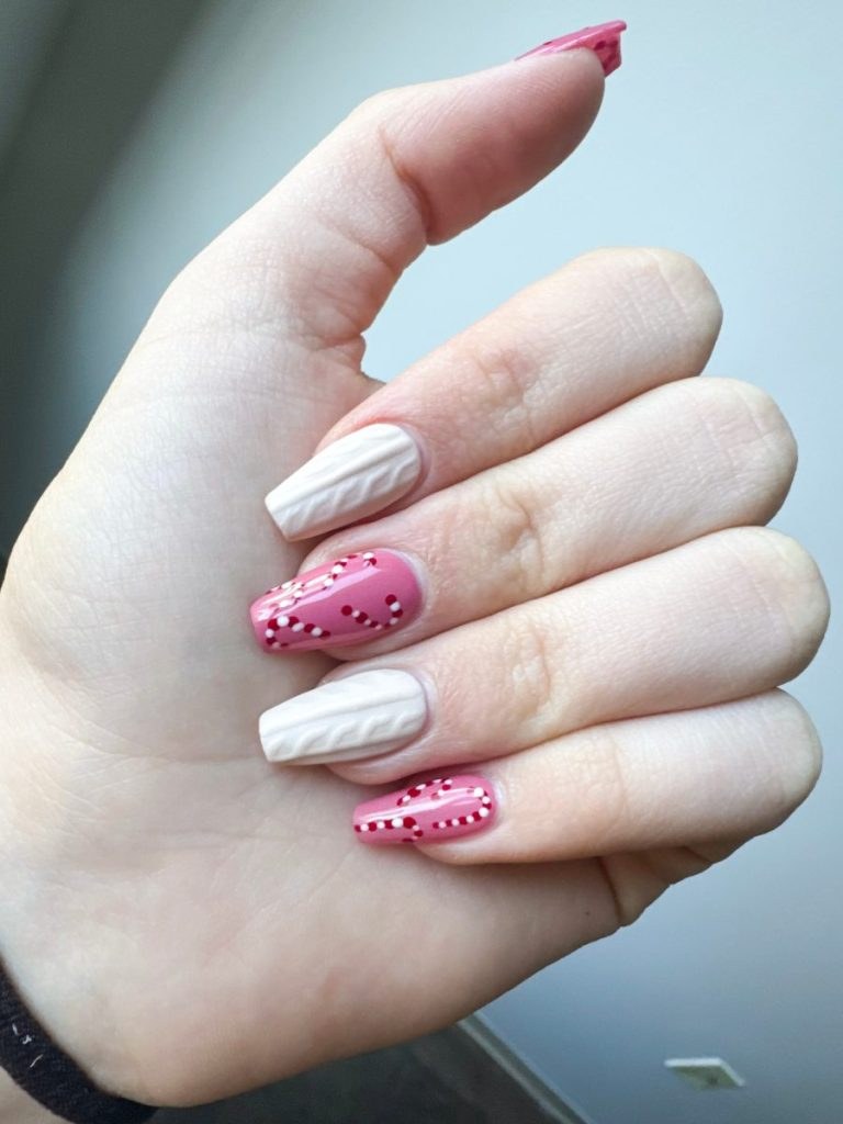 Peppermint Knit Charm Pink Nails