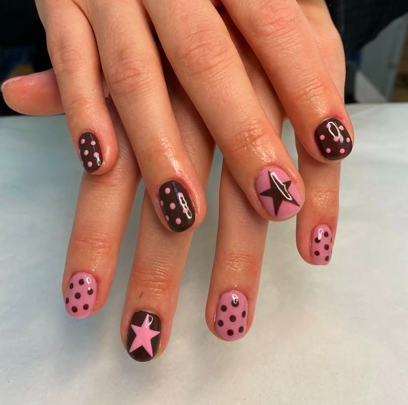 Pink & Burgundy Star Nails