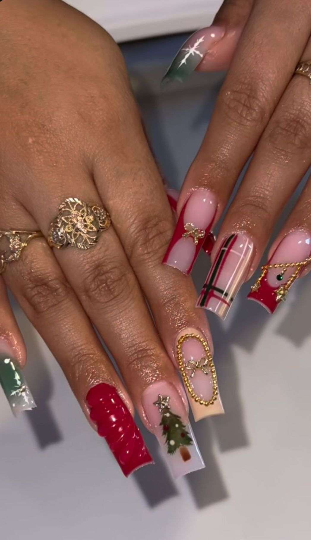 Plaid Tree Gold Bow Red Nails