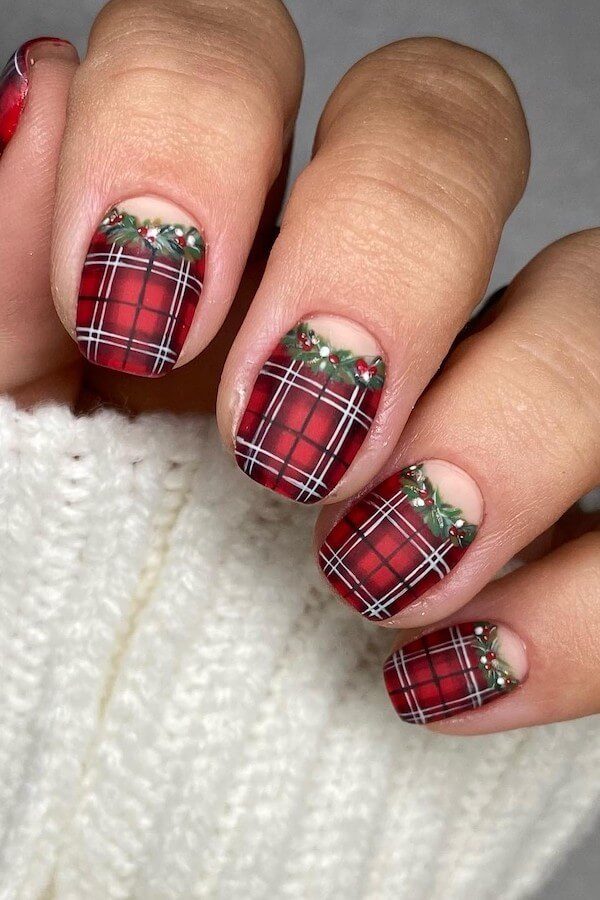 Red Plaid Mistletoe Short Nails