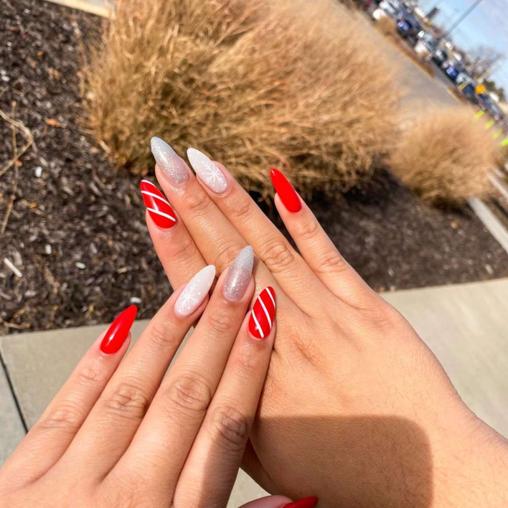 Red Silver Snowflake Simple Nails