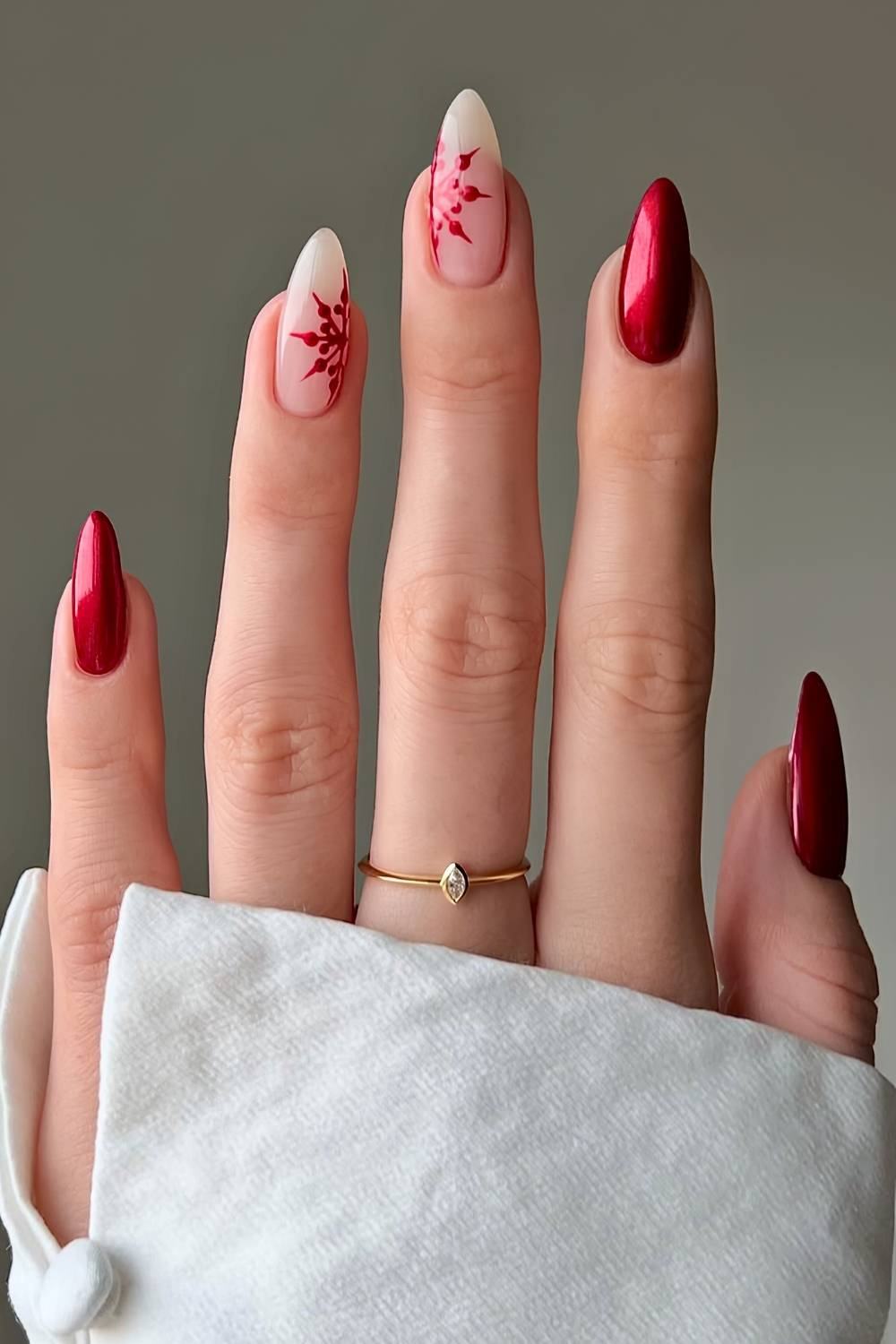 Red Snowflake Mani Elegant Nails