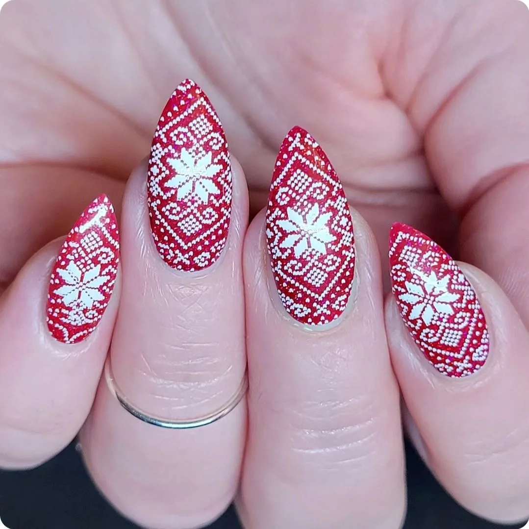 Red Snowflake Stiletto Sweater Nails