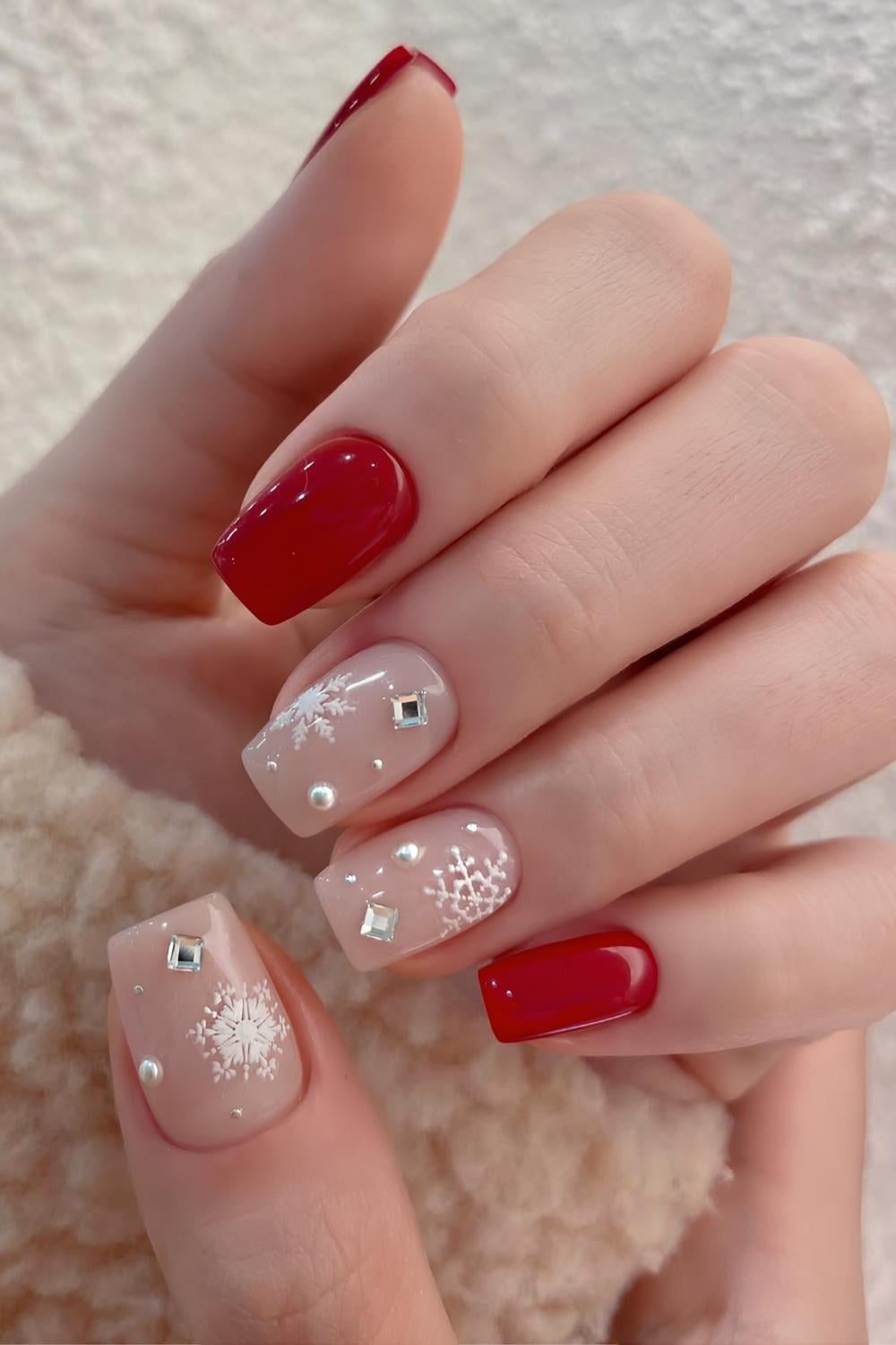 Red White Rhinestone Snow Short Nails