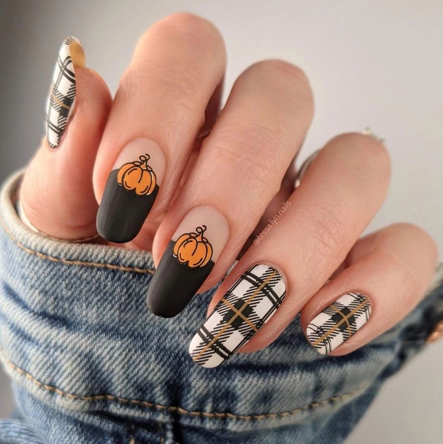 Short Halloween Nails 