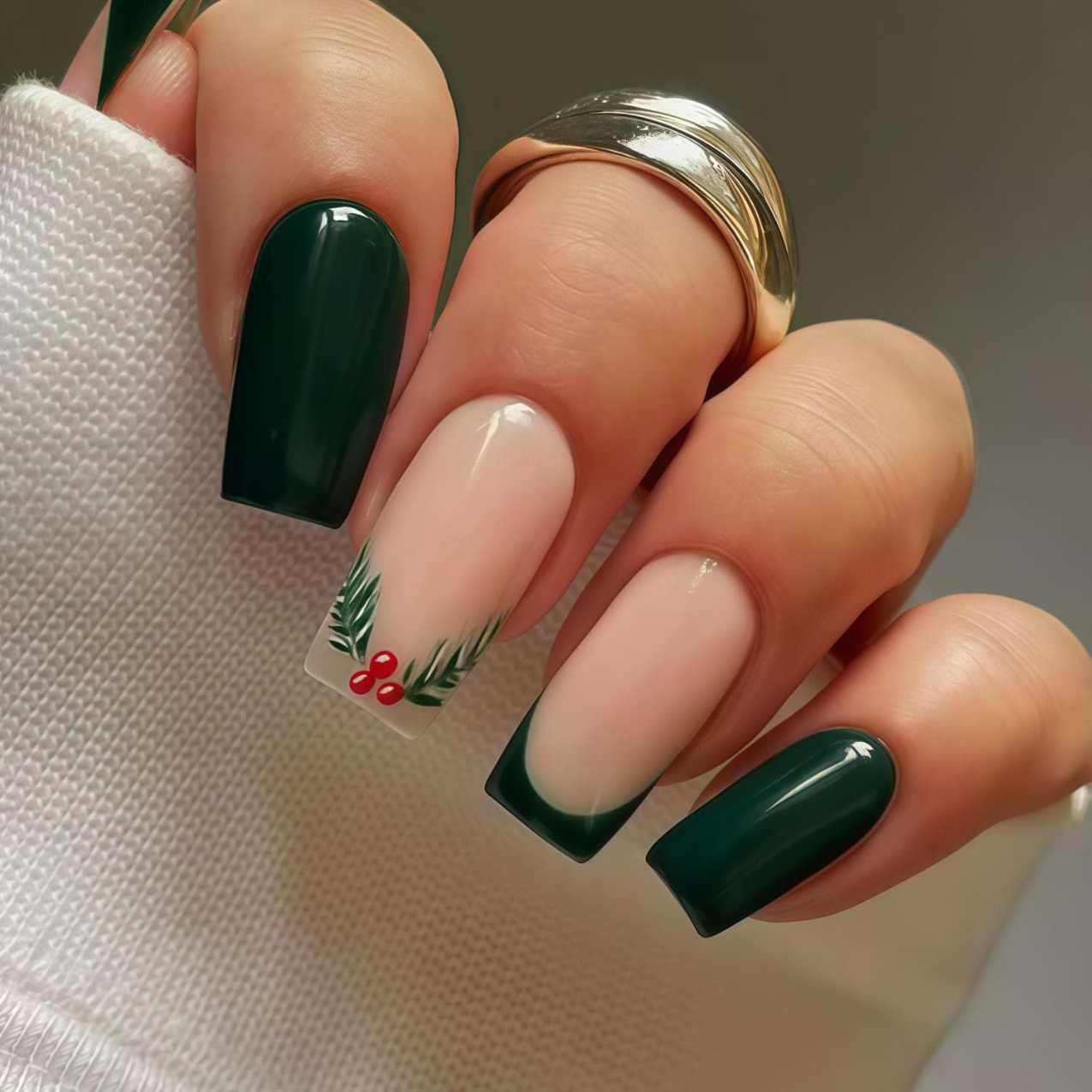 Simple December Nails Short Emerald Green Holly Wreath