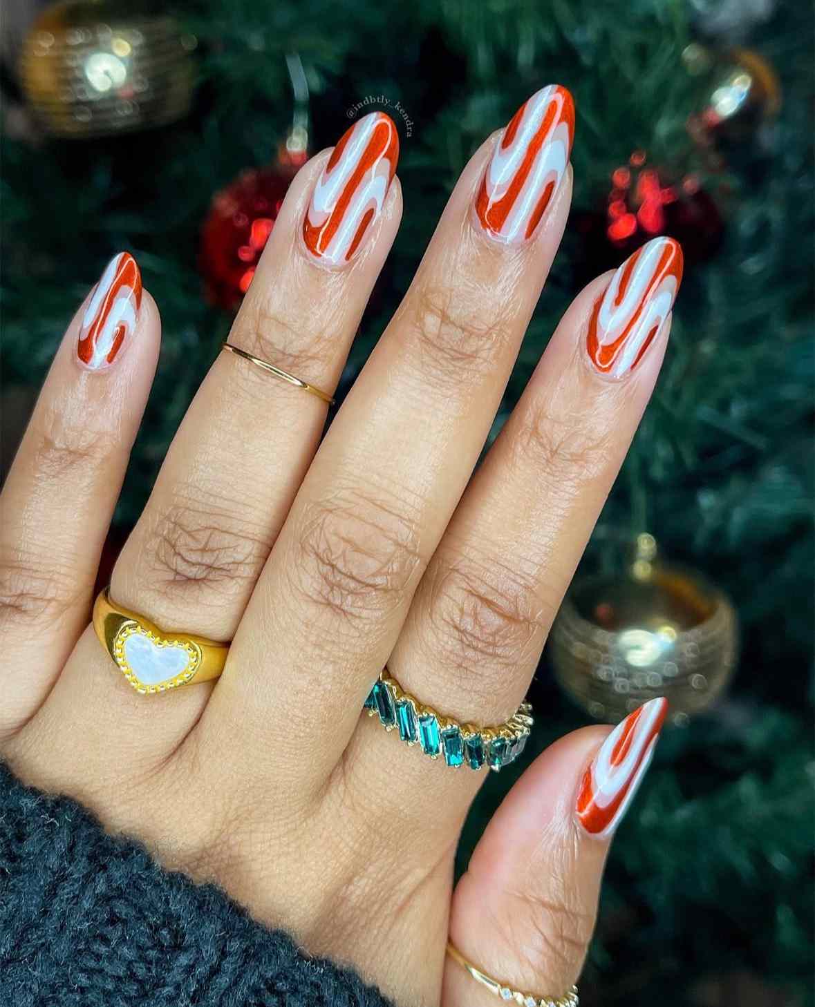 Wavy Peppermint Swirl Almond Nails